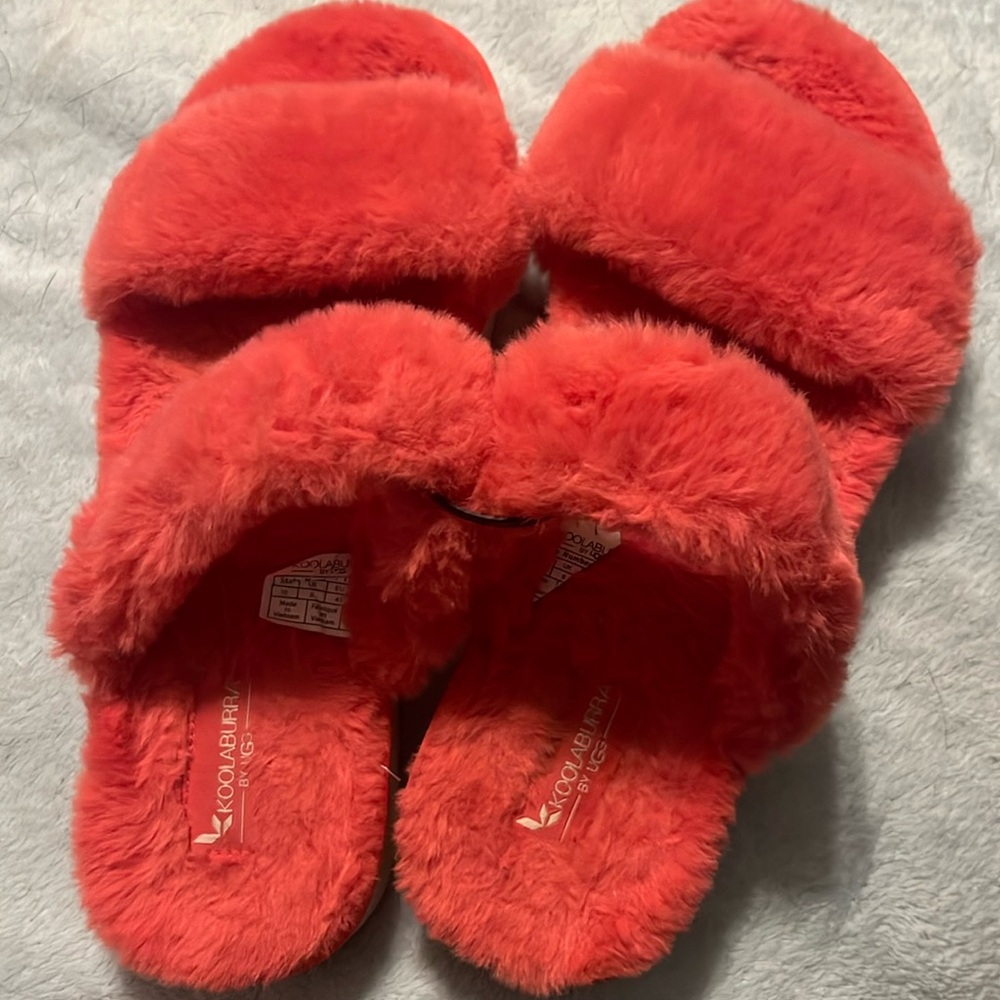 These slippers are super cute and comfortable.